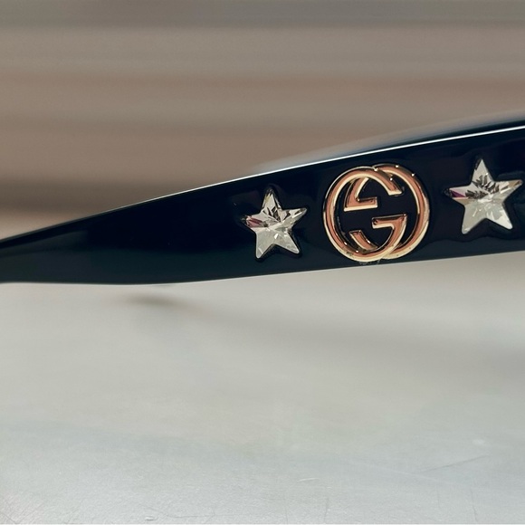 Elegant Gucci GG0208S Black Sunglasses - Picture 4 of 11